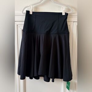 🟠 HALARA SHORT BLACK TENNIS SKIRT WITH BUILT IN SHORTS - SIZE MED - BRAND NEW 🟠